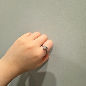 Elegant Silver Ring with Clear Gemstone